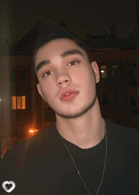 Артём