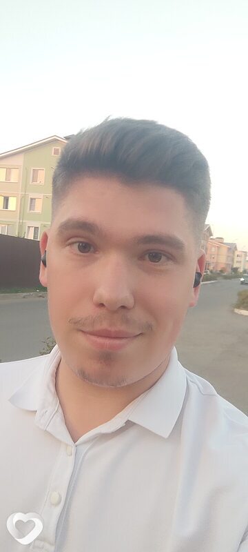 Артём