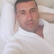 Артём