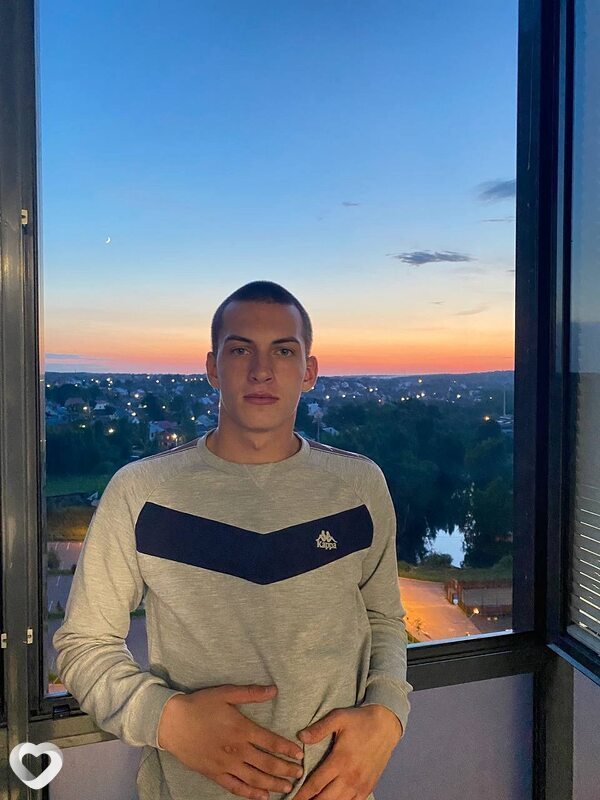 Артём