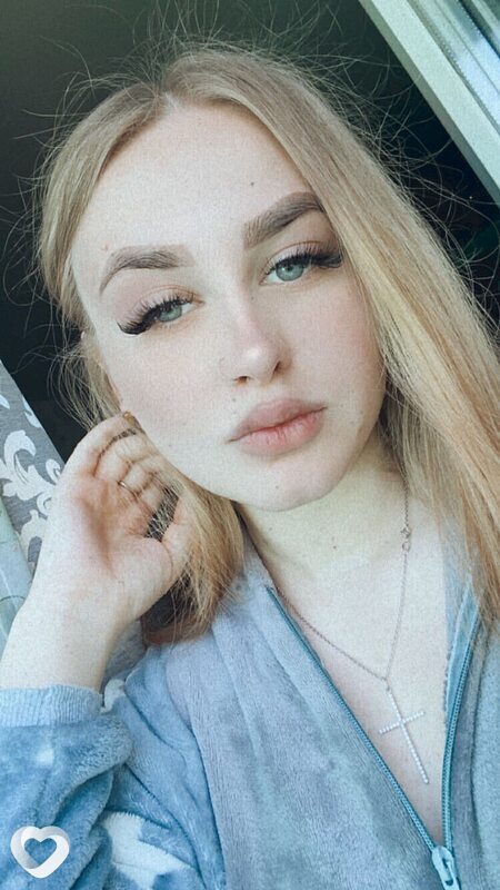 Оля