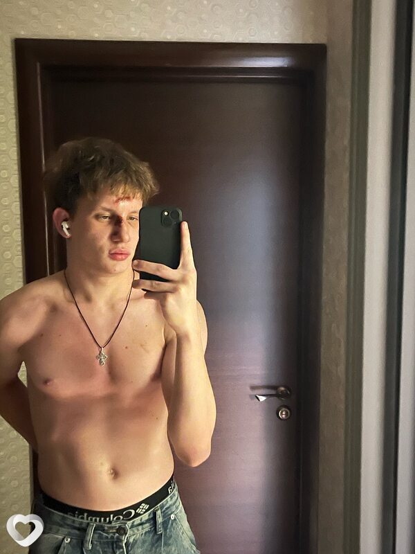 Артём
