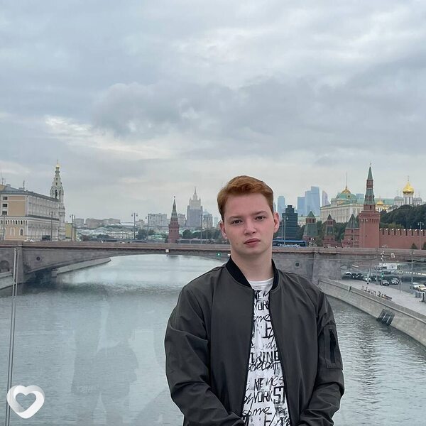 Артём