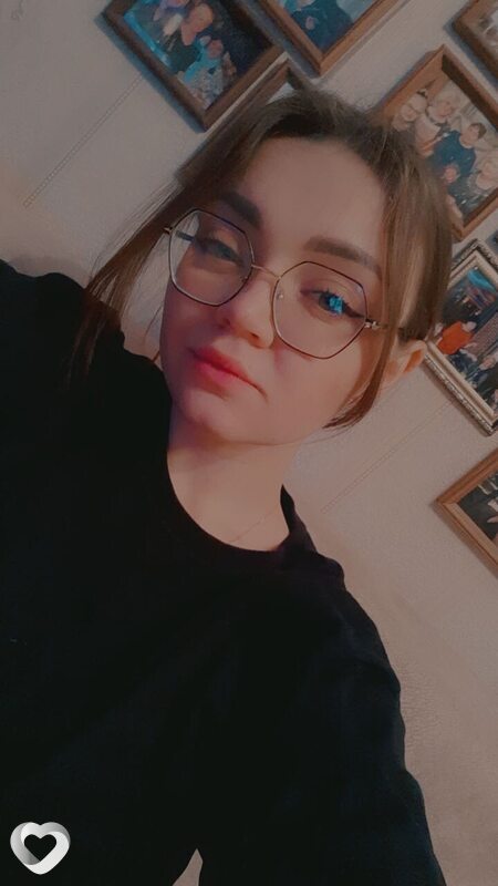 Оля