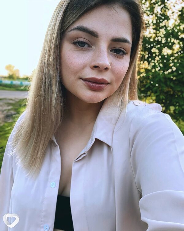 Оля