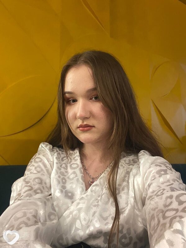 Оля