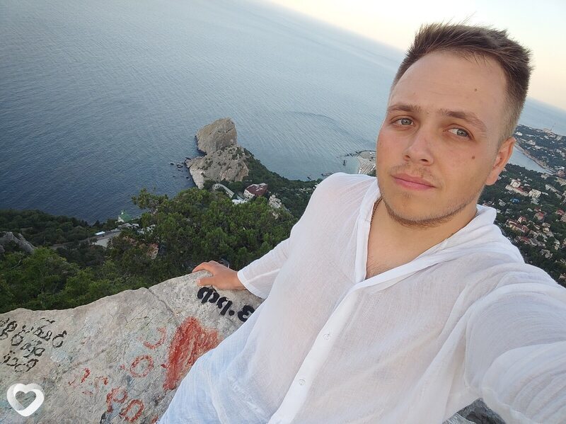 Артём